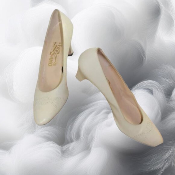 Salvatore Ferragamo Made in Italy Cream Classic Leather Pump, Size 10 (N… - Picture 1 of 9